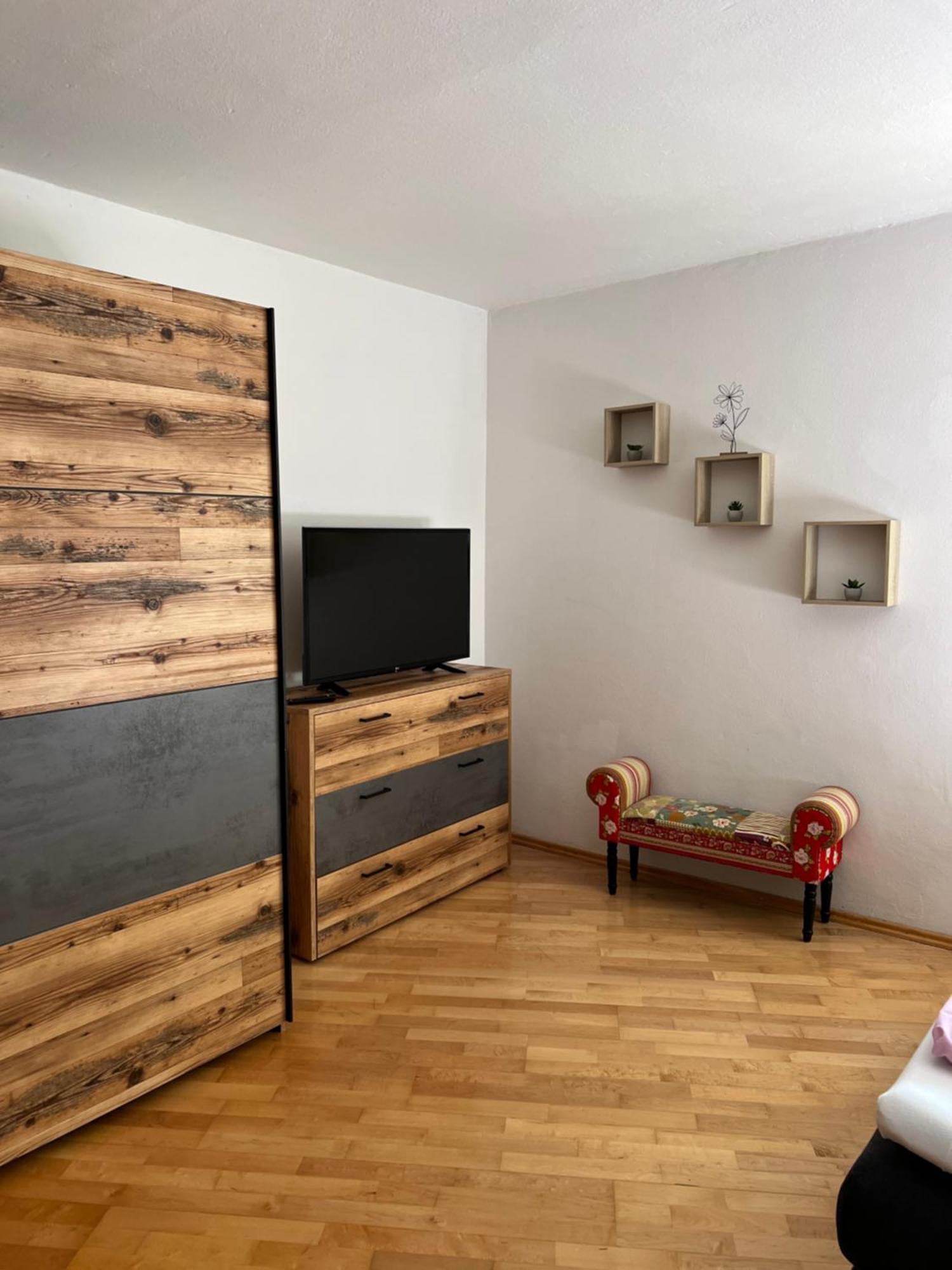 Eden Apartment *